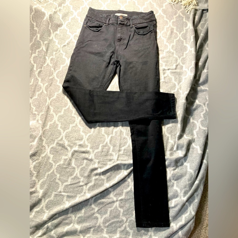 Topshop Moto Kristen black denims … denims are not as faded (due to lighting).